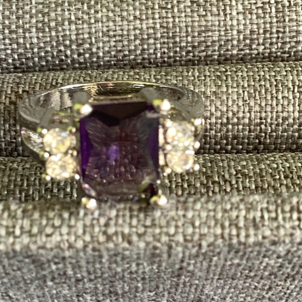 Silver Ring with Purple Gemstone - Picture 4 of 8